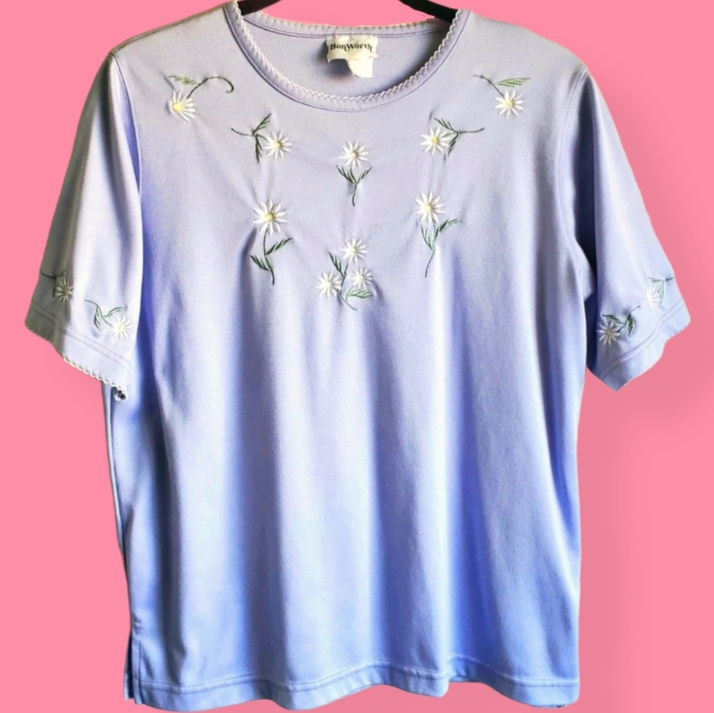 🪻90's Lilac & Daisy Embroidered Top🪻